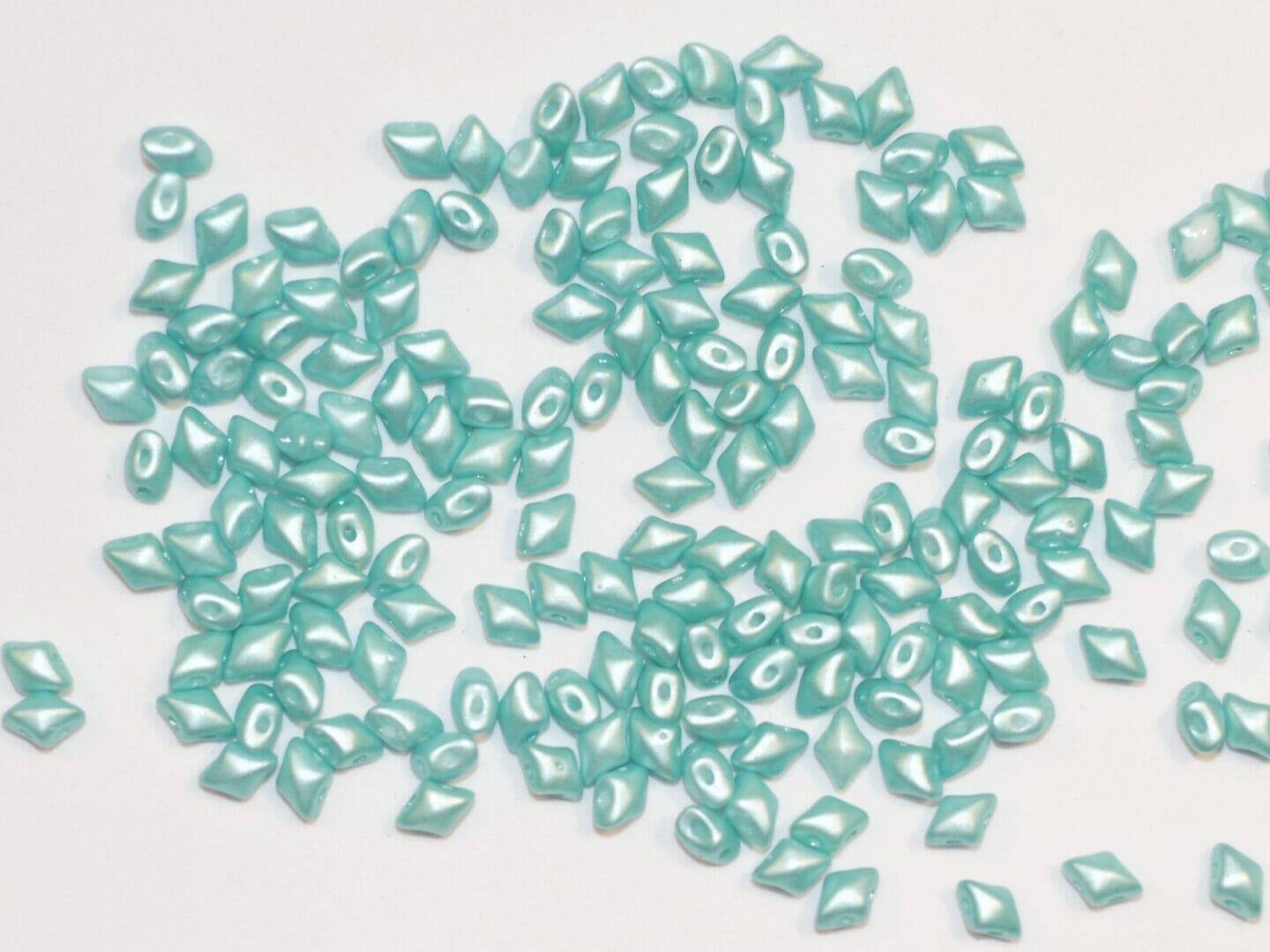 Korálek mačkaný Vario, 2 dírky, rozměr 5x3mm, barva 02010,zušlechtění 70455 1 Korálek mačkaný Vario, 2 dírky, rozměr 5x3mm, barva 02010,zušlechtění 70455