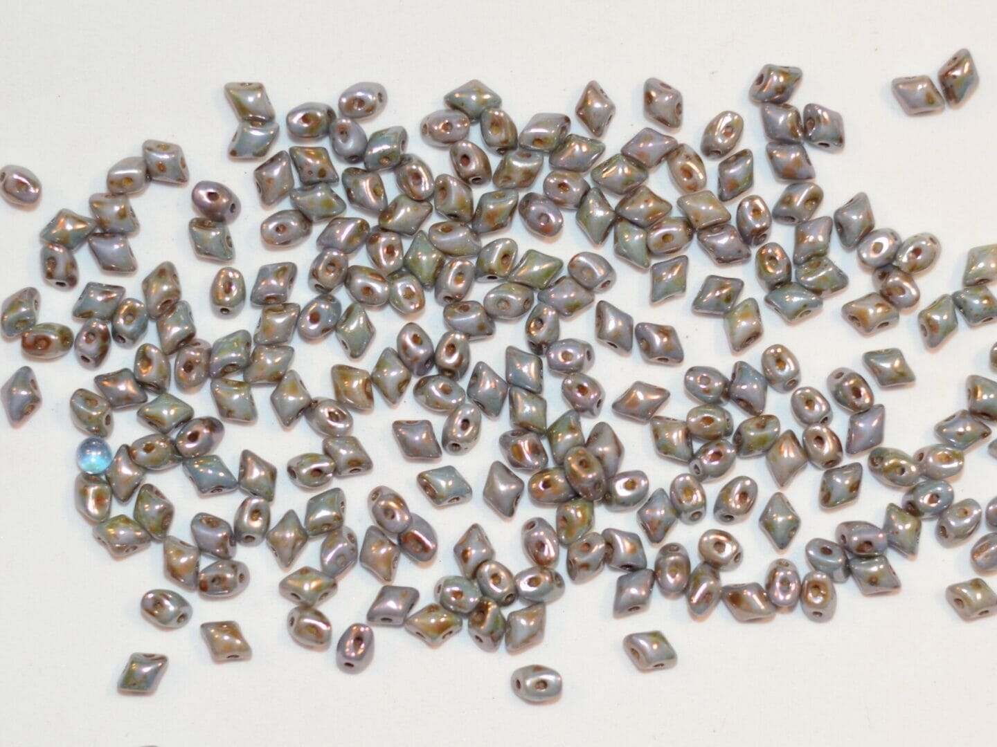 Korálek mačkaný Vario, 2 dírky, rozměr 5x3mm, barva 02010,zušlechtění 14496 1 Korálek mačkaný Vario, 2 dírky, rozměr 5x3mm, barva 02010,zušlechtění 14496
