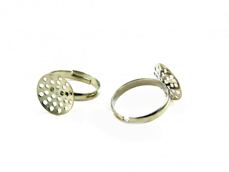 Prstýnek s kotlíkem, rozměr 14x14mm, barva platina 1 Prstýnek s kotlíkem, rozměr 14x14mm, barva platina