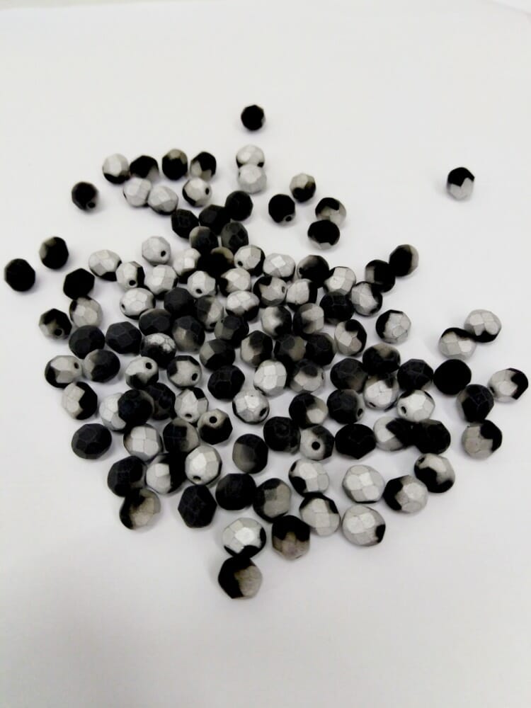 Korálek broušený, průměr 6mm, barva 23980-03000/MAT 1 Korálek broušený, průměr 6mm, barva 23980-03000/MAT