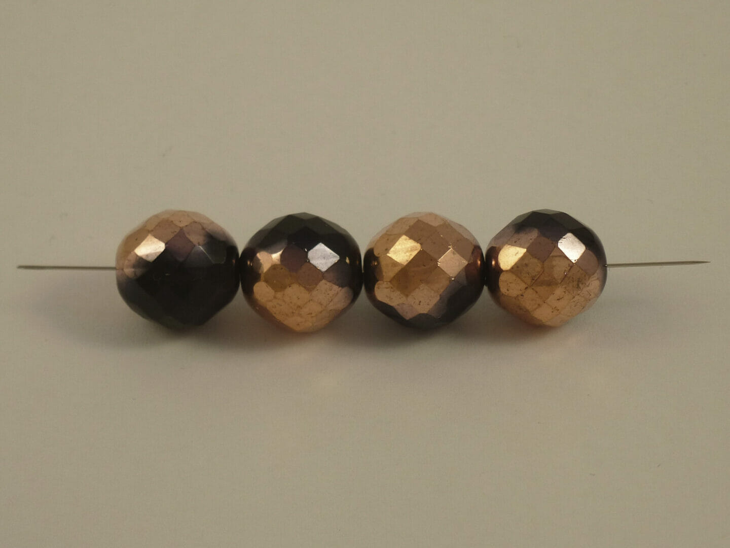 Korálek broušený, průměr 14mm, barva 23980, zušlechtění 27101 1 Korálek broušený, průměr 14mm, barva 23980, zušlechtění 27101