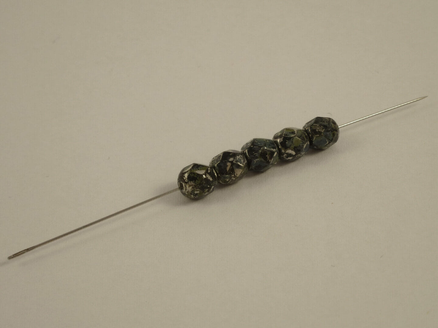 Korálek broušený, průměr 6mm, barva 23980,zušlechtění 65400 1 Korálek broušený, průměr 6mm, barva 23980,zušlechtění 65400