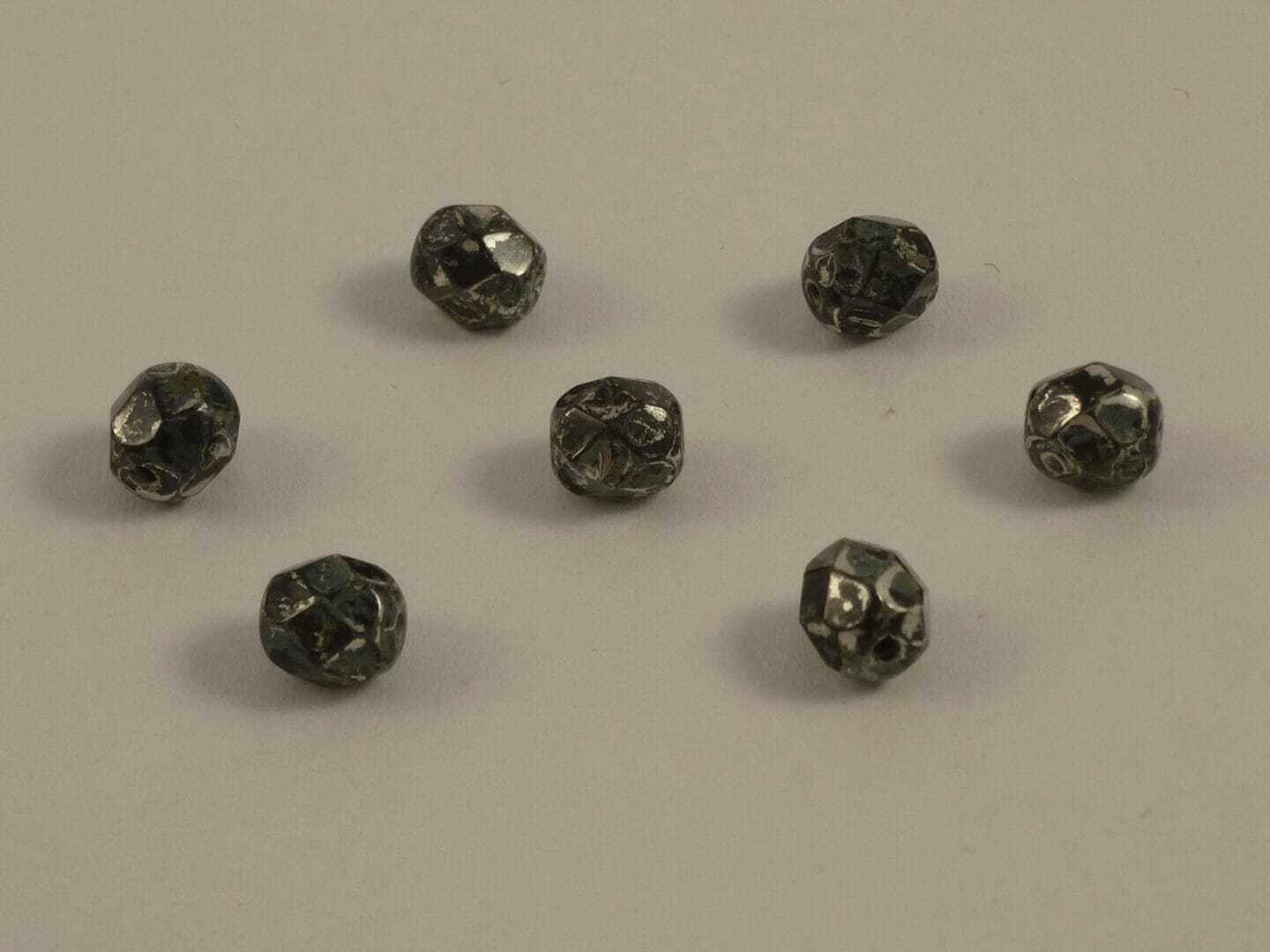 Korálek broušený, průměr 6mm, barva 23980,zušlechtění 65400 2 Korálek broušený, průměr 6mm, barva 23980,zušlechtění 65400 - Obrázek 2