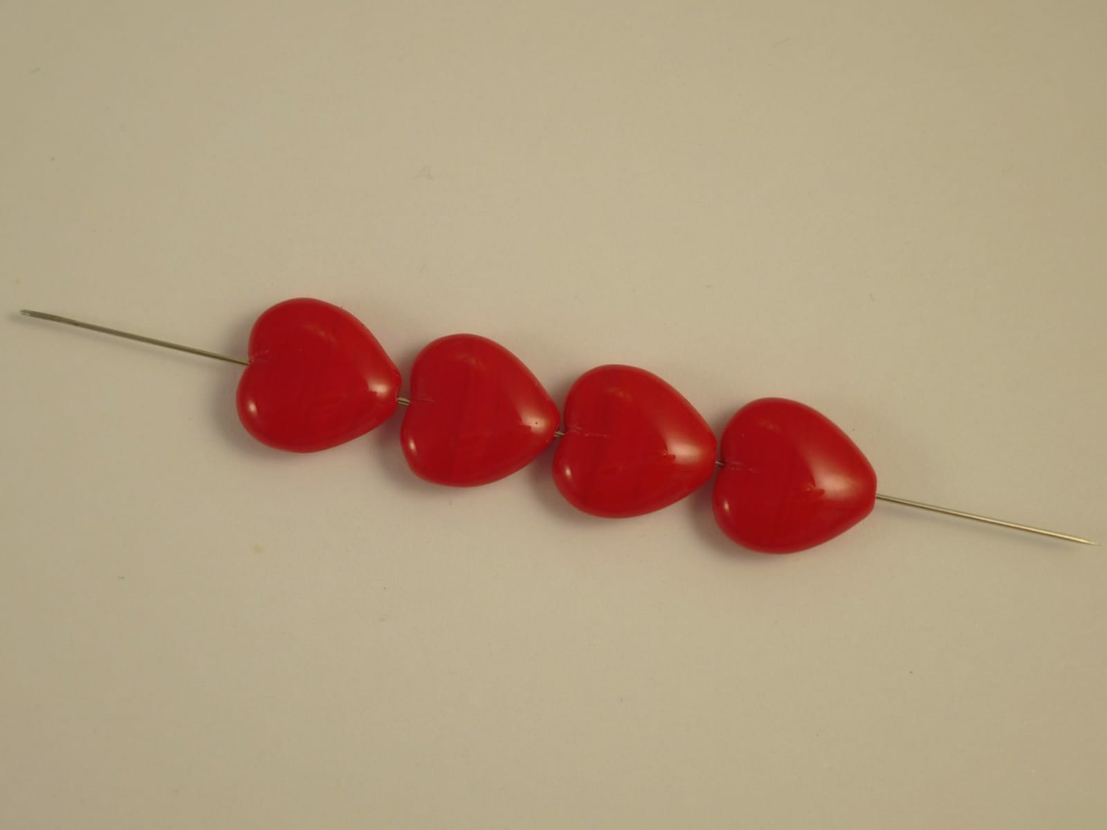 Korálek mačkaný, tvar srdíčko, rozměr 15x16mm, barva 93200, 1 Korálek mačkaný, tvar srdíčko, rozměr 15x16mm, barva 93200,