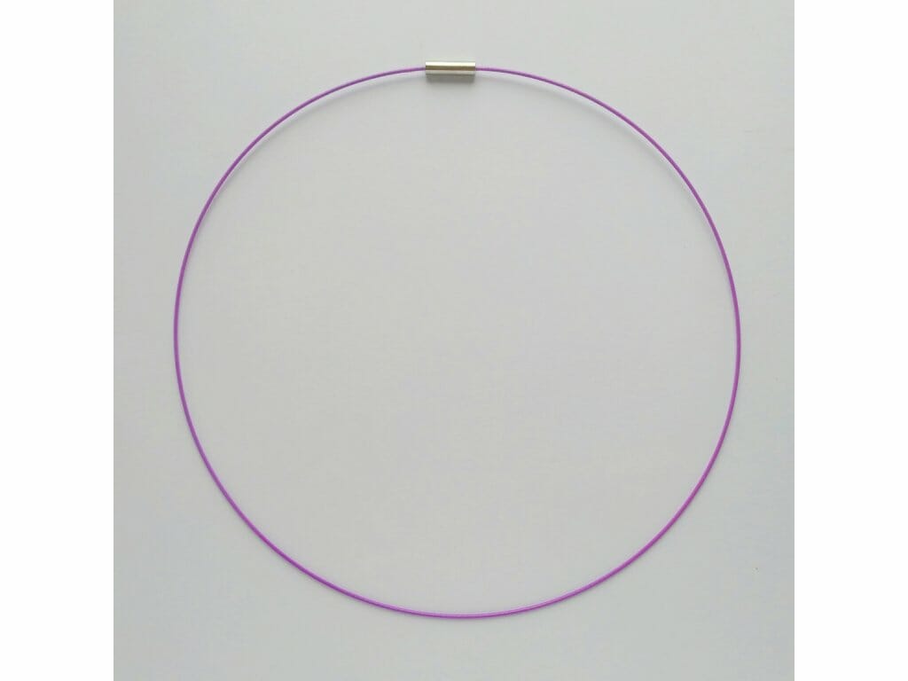Lanko s mag.zapínáním, rozměr 1mm délka 45 cm,průměr cca 15 cm,barva fialová 1 Lanko s mag.zapínáním, rozměr 1mm délka 45 cm,průměr cca 15 cm,barva fialová
