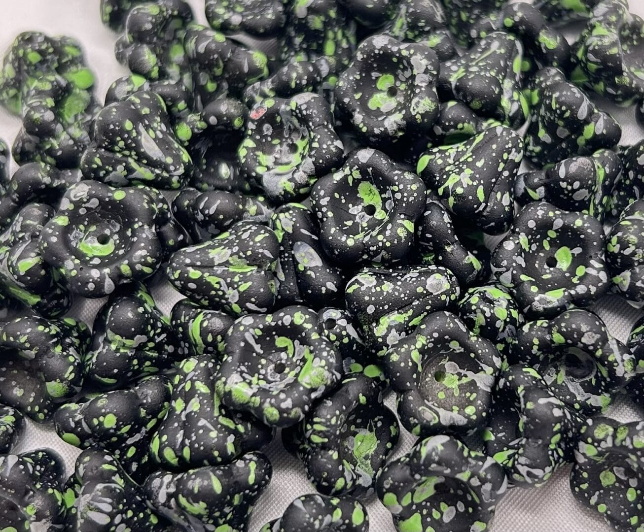 Korálek mačkaný, tvar zvonek, rozměr 11x13mm, barva 02010, zušlechtění CaMo-203 1 Korálek mačkaný, tvar zvonek, rozměr 11x13mm, barva 02010, zušlechtění CaMo-203